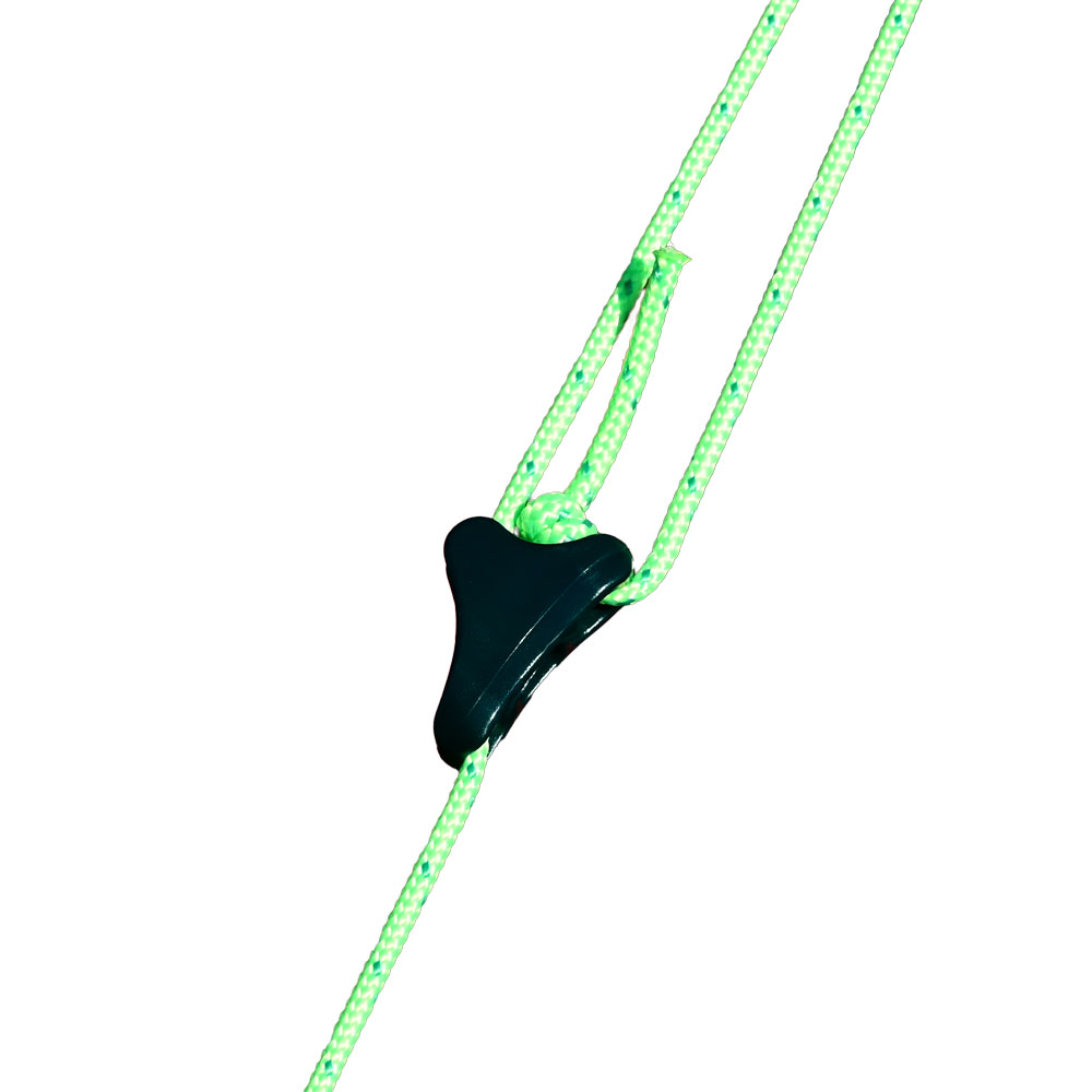 Cord tensioner made of POM for cords with a diameter of 2-5 mm. Example of use.