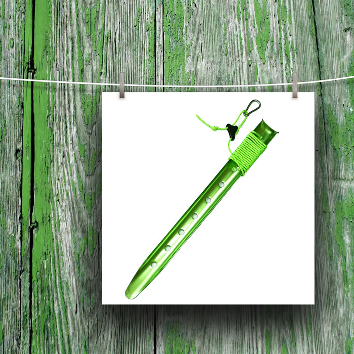 Velabog aluminum sand peg with cord, cord tensioner and carabiner, 42 cm, green.